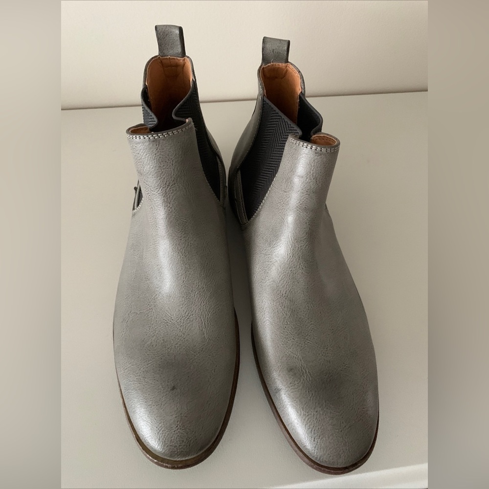NEW ROBERT WAYNE MEN' SIZE 10.5 OKLAHOMA CHELSEA GREY BOOTS